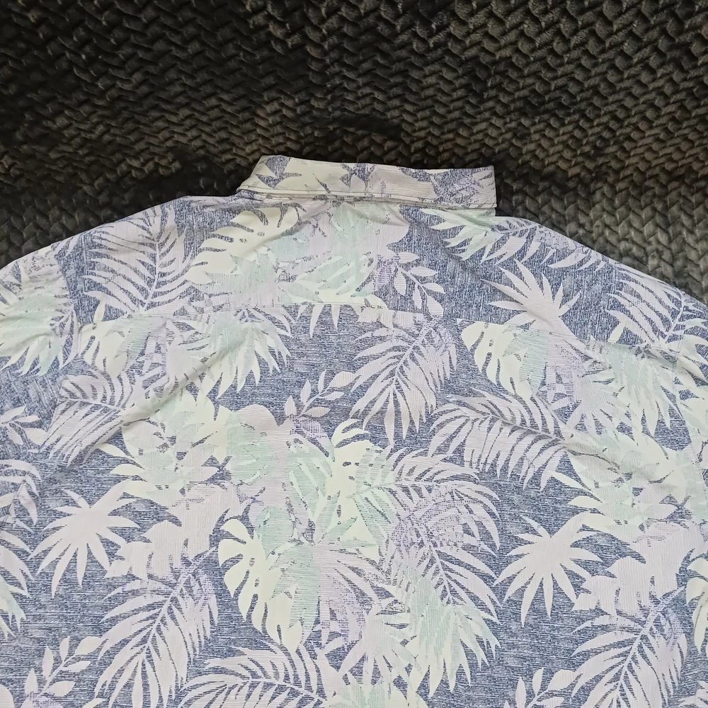 Tommy Bahama good pre